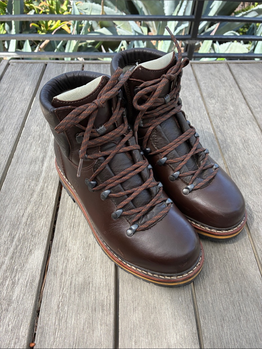 Classic Hanwag Leather Hiking Boots with Contrast Laces size UK 6.5